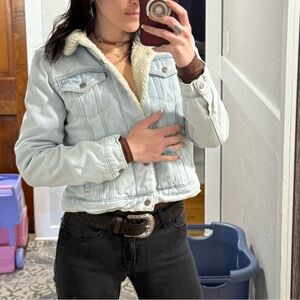 Woman’s Levi denium jacket Sherpa lined
